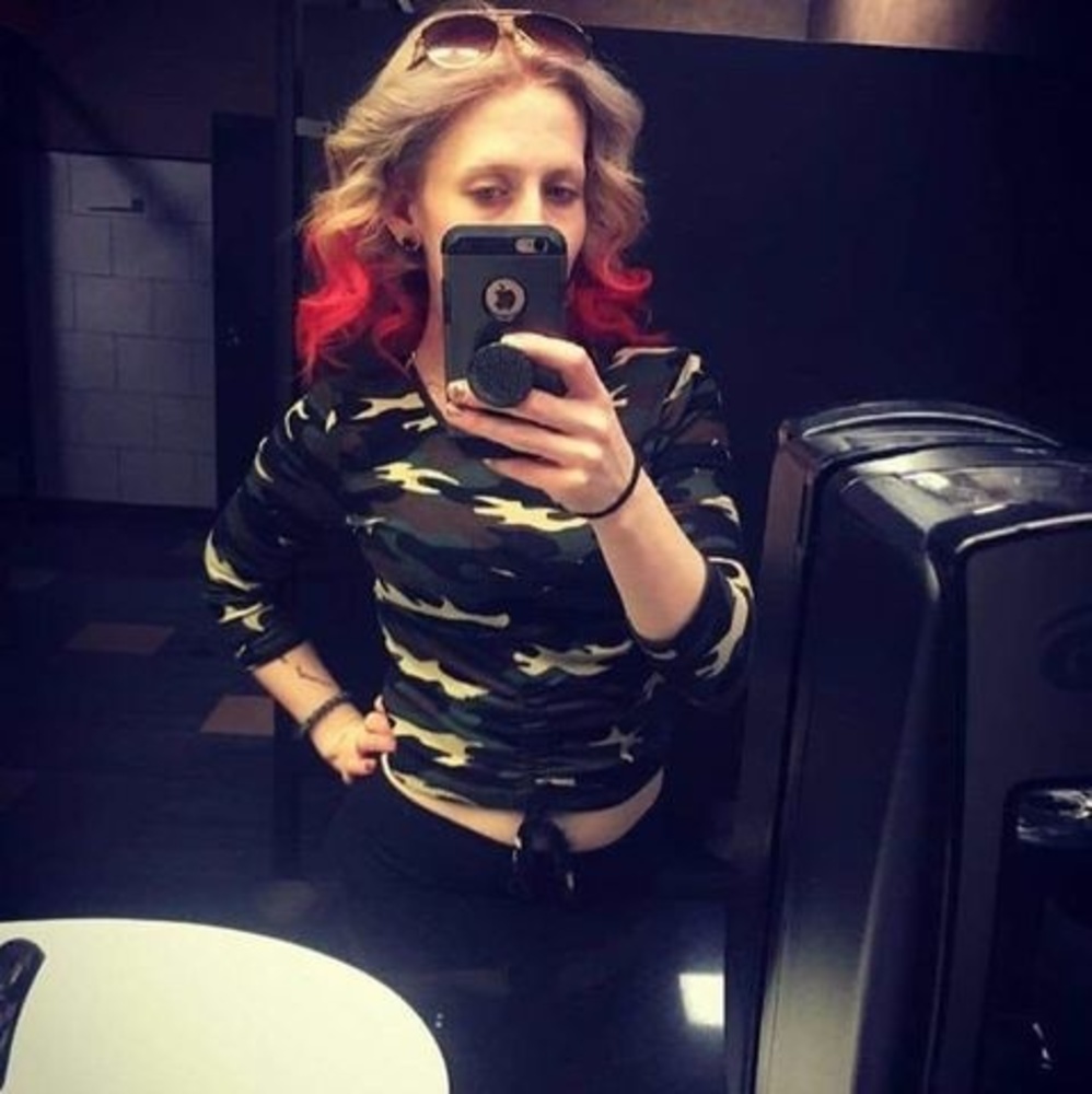 Meet your Posher, Casandra